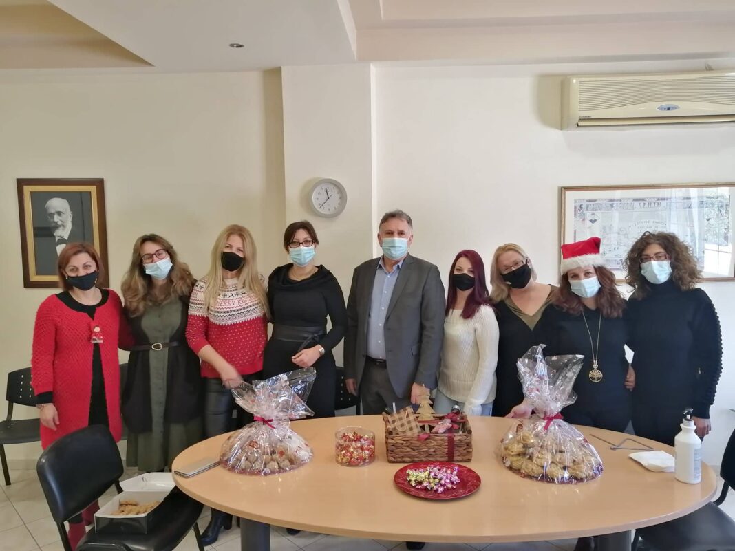 Ευχές με εργαζομένους του δήμου Μινώα Πεδιάδας αντάλλαξε ο Μ. Φραγκάκης