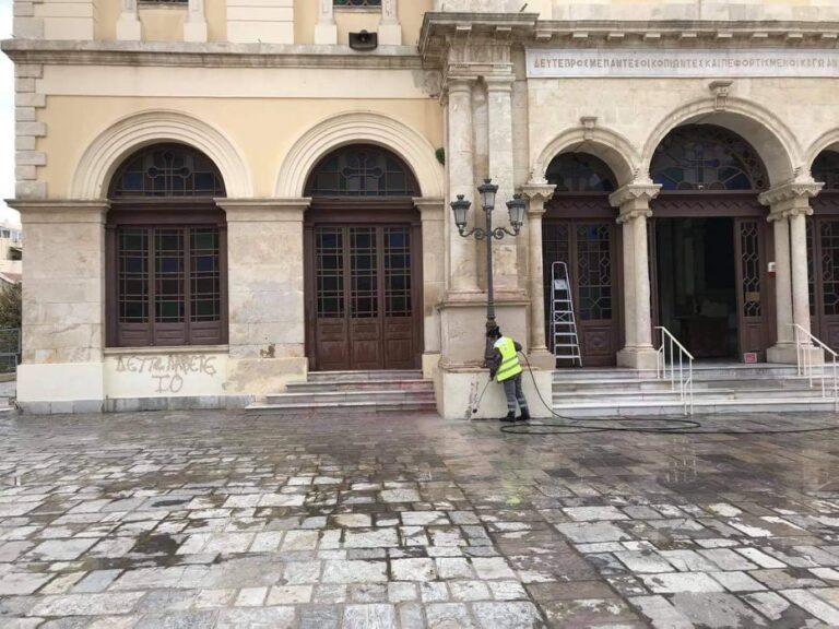 Ηράκλειο: Έκαναν… λαμπίκο τον μητροπολιτικό ναό μετά τον βανδαλισμό (εικόνες)