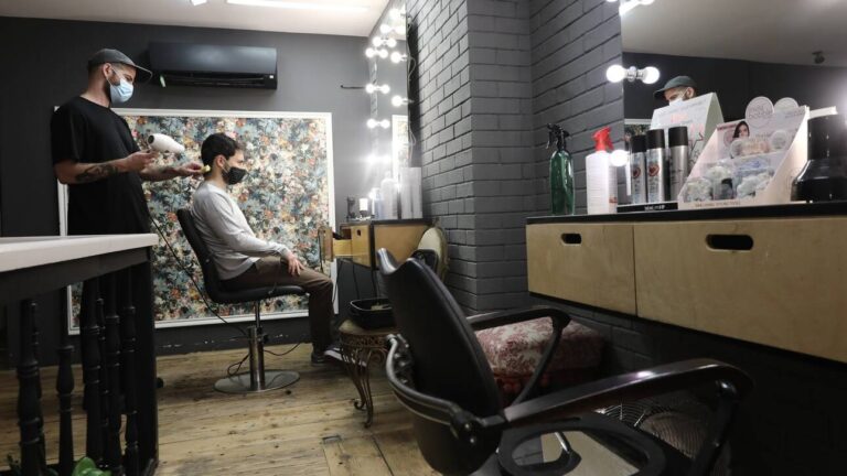 Σταμπουλίδης: Δεν ανοίγουν κομμωτήρια και άλλες υπηρεσίες στις «κόκκινες» περιοχές