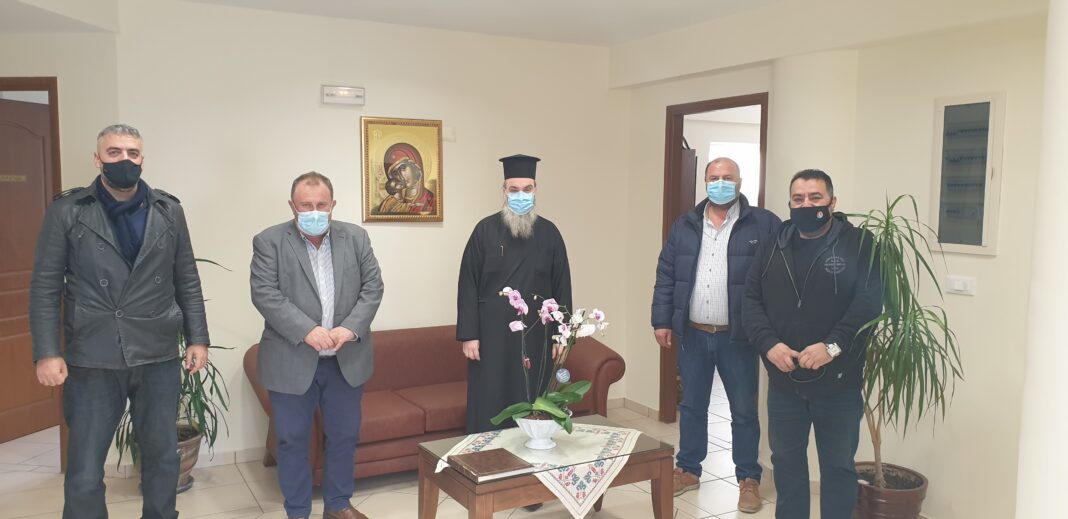 Συνάντηση Δημάρχου Κισάμου με τον Μητροπολίτη Αμφιλόχιο