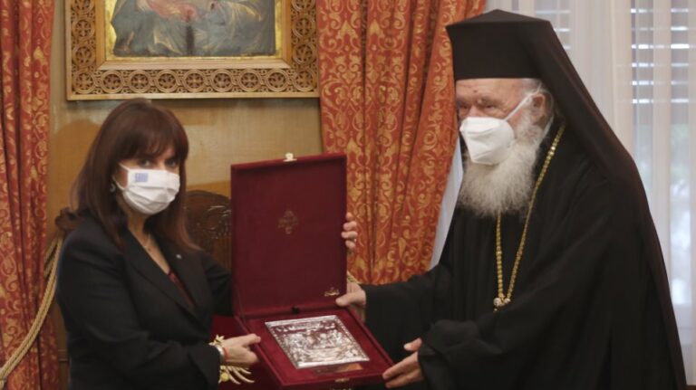 Σακελλαροπούλου – Ιερώνυμος: Τι είπαν για το εμβόλιο και τις σχέσεις Εκκλησίας – κράτους