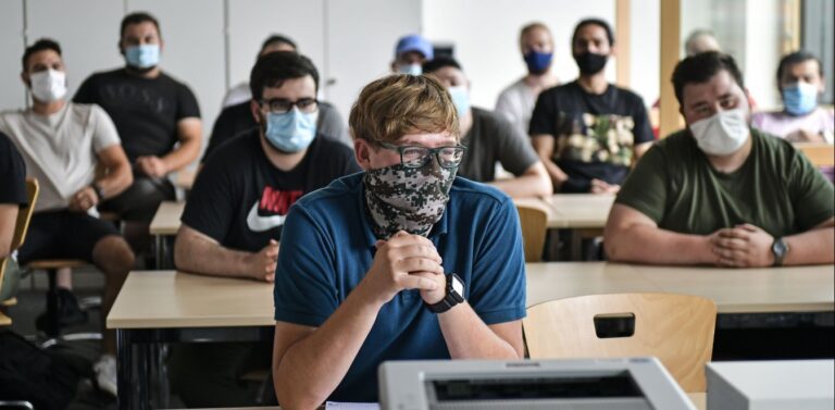 Βρετανία: Σε ποια επαγγέλματα είναι υψηλότερα τα ποσοστά θνησιμότητας από κορωνοϊό