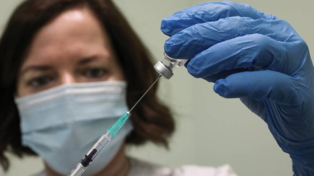 Μεγάλη Βρετανία: Πάνω από 20 εκατ. πολίτες έχουν κάνει το εμβόλιο κατά του κορωνοϊού