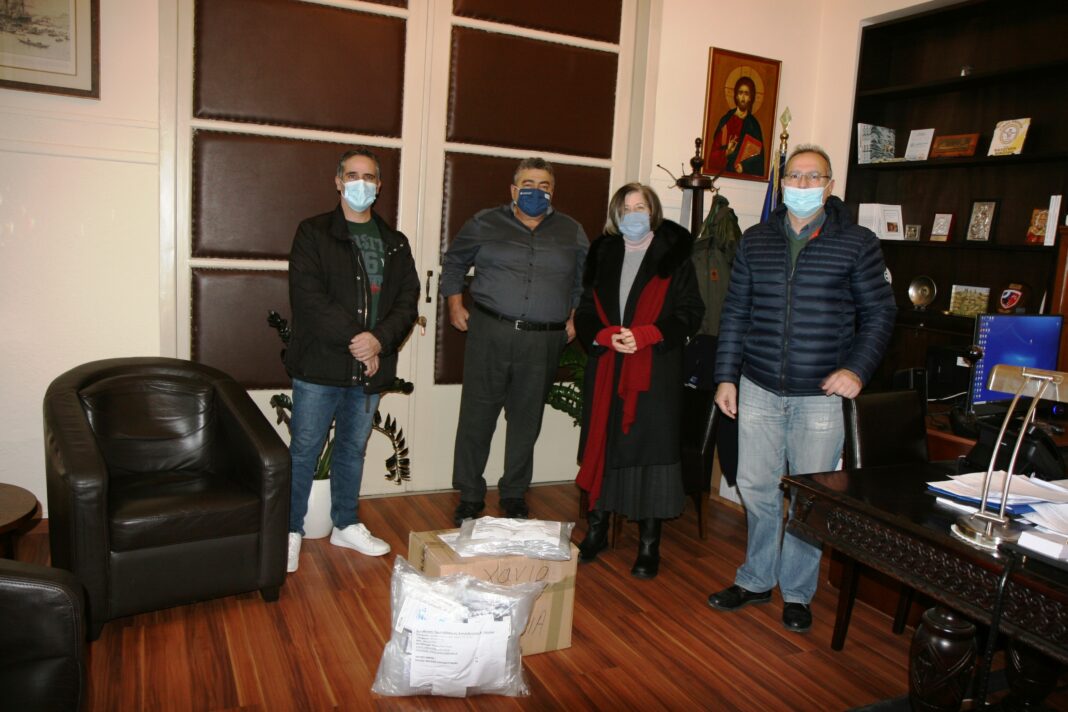 Κρήτη: Παραδόθηκαν από την Περιφέρεια ειδικές μάσκες κατάλληλες για χειλεοανάγνωση