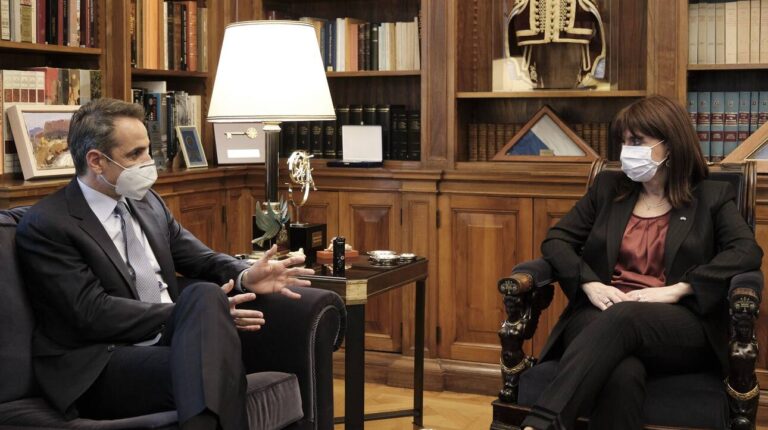 Συνάντηση Σακελλαροπούλου – Μητσοτάκη: Η διαδικασία των εμβολιασμών προχωράει πολύ ικανοποιητικά