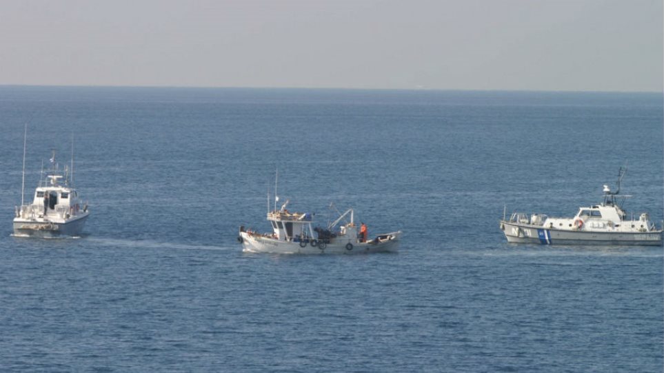 Διαβήματα για την παρενόχληση ελληνικών αλιευτικών κοντά στα Ίμια από την τουρκική Ακτοφυλακή