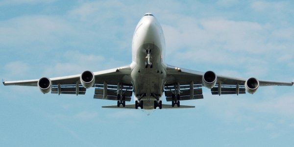 Τραγωδία στην Ινδονησία: Συνετρίβη αεροσκάφος με περισσότερους από 50 επιβάτες