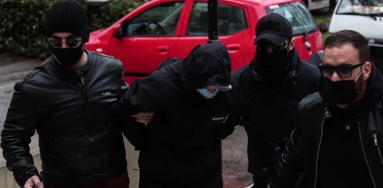 Ξυλοδαρμός σταθμάρχη: Έτσι έφτασαν οι Αρχές στους ανήλικους – Οι συνομιλίες «φωτιά»