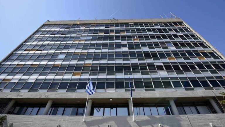 Παρέμβαση εισαγγελέα για τα 1.000 άτομα στο κορωνοπάρτι του ΑΠΘ