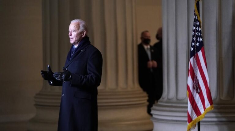 Εισβολή στο Καπιτώλιο: «Να παραπεμφθούν στη δικαιοσύνη όσοι αρνούνται να καταθέσουν», λέει ο Μπάιντεν