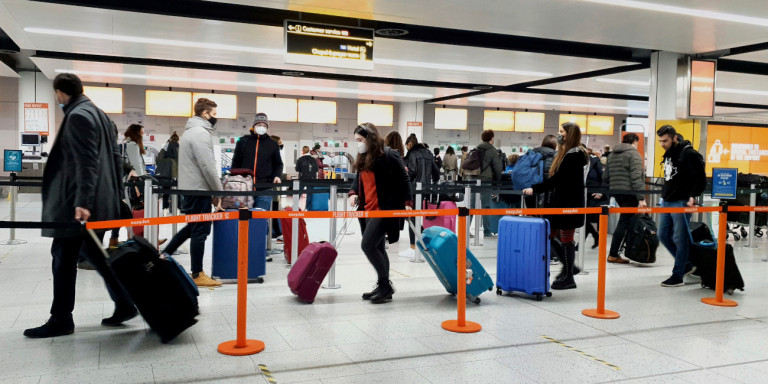 Οι Βρετανοί φτιάχνουν βαλίτσες με το «πράσινο διαβατήριο» στο χέρι- Στις 17 Μαΐου ξεκινούν τα ταξίδια στο εξωτερικό