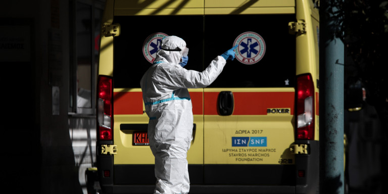 Σε κρίσιμη κατάσταση το παιδί που έπεσε από τον τρίτο όροφο