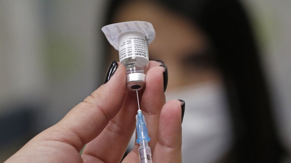 Κίνα-Kορωνοϊός: Πάνω από 22 εκατ. δόσεις εμβολίων έχουν χορηγηθεί ενόψει της Κινεζικής Πρωτοχρονιάς