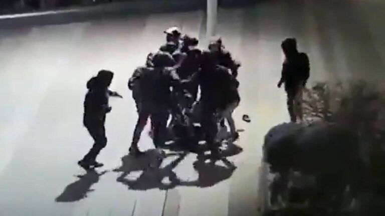 Γαλλία: Αγανάκτηση για τον άγριο ξυλοδαρμό 15χρονου από συμμορία στο Παρίσι