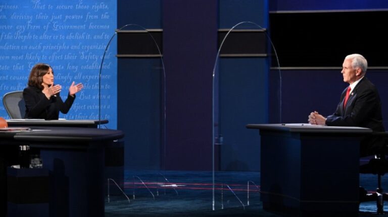 ΗΠΑ: Ο Μάικ Πενς επικοινώνησε με τη διάδοχό του Κάμαλα Χάρις