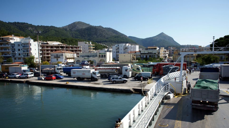 Στη μπαγκαζιέρα έκρυψε αλλοδαπή και το παιδί της!