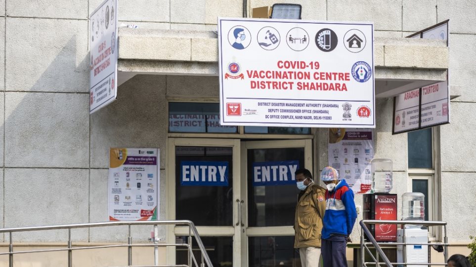 Κορωνοϊός – Ινδία: Ένας στους τρεις πολίτες δεν πήγε να εμβολιαστεί