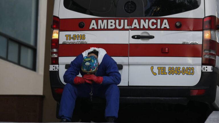 Το κρυφό πρόσωπο της πανδημίας: Με κατάθλιψη οι μισοί εργαζόμενοι στις ΜΕΘ της Βρετανίας