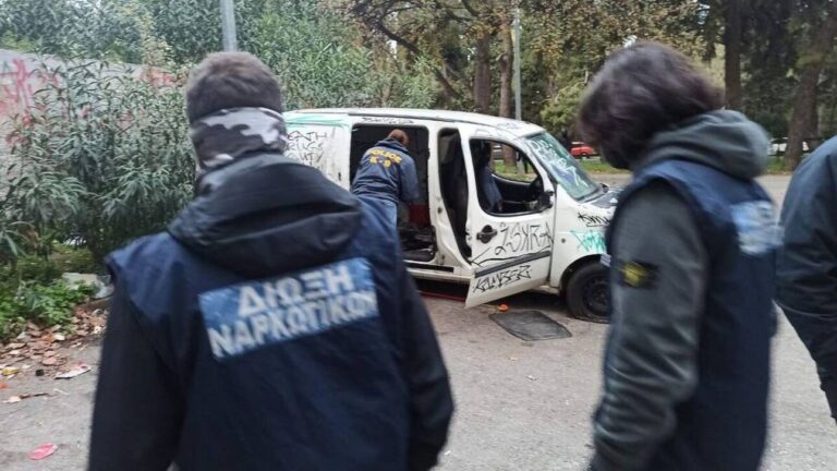 Επιχείρηση της Δίωξης Ναρκωτικών σε προαύλιο φοιτητικής εστίας