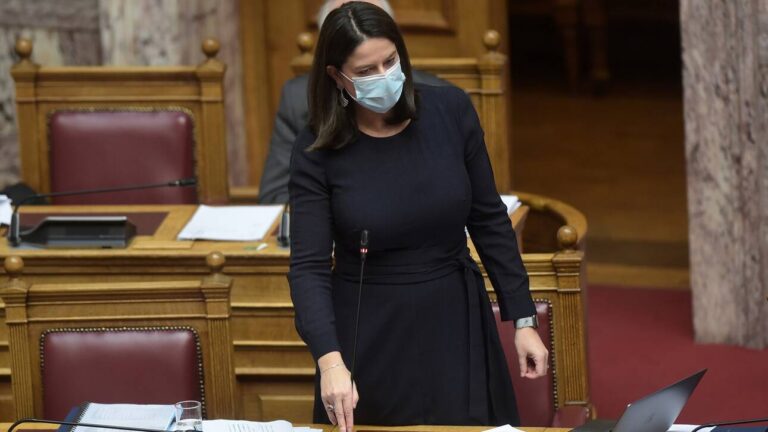 Επίθεση με απειλητικά τρικάκια στο γραφείο Κεραμέως – Ταραντίλης: «Οι αλλαγές στα ΑΕΙ θα προχωρήσουν»