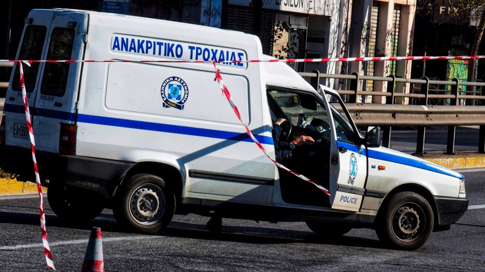 Οδηγός παρέσυρε δυο άνδρες και σκυλάκι και τους εγκατέλειψε