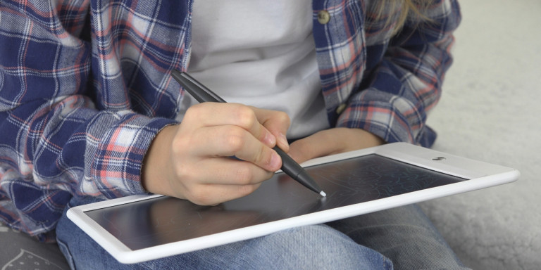Voucher 200 ευρώ για αγορά tablet, laptop ή desktop -Ποιοι νέοι δικαιούνται μια από τις 560.000 δωροεπιταγές