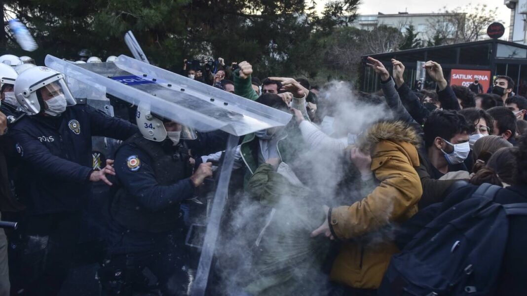 Μαζικές αντιδράσεις στον διορισμό Πρύτανη στο Πανεπιστήμιο Βοσπόρου από τον Ερντογάν