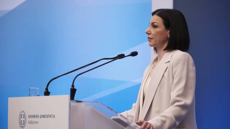 Πελώνη: Προτεραιότητα η επαναλειτουργία των σχολείων – Η κυβέρνηση ακολουθεί τις εισηγήσεις