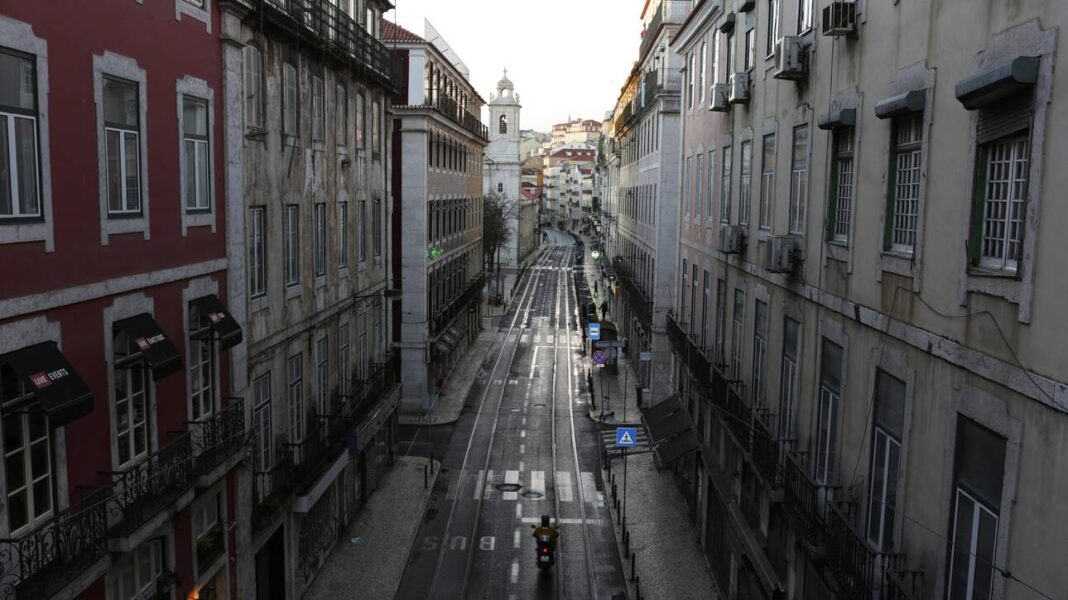 Πορτογαλία: Ετοιμάζει «απαγορευτικό» εισόδου στους Βρετανούς τουρίστες μέχρι τις 30 Μαΐου
