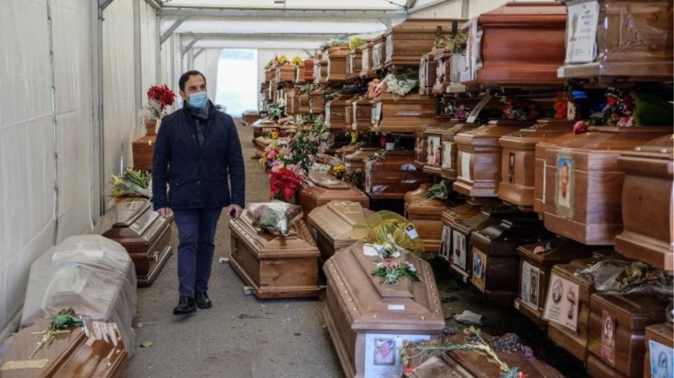 Κορωνοϊός: Σοκάρουν οι εικόνες από το Παλέρμο – 700 νεκροί άταφοι – Ασφυκτιούν τα νεκροταφεία