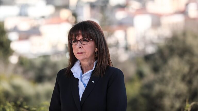 Σακελλαροπούλου για Ημέρα Μνήμης του Ολοκαυτώματος: Τιμάμε με σεβασμό και συγκίνηση τα θύματα