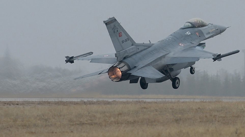 Τέσσερις υπερπτήσεις από τουρκικά F-16 πάνω από ελληνικά νησιά