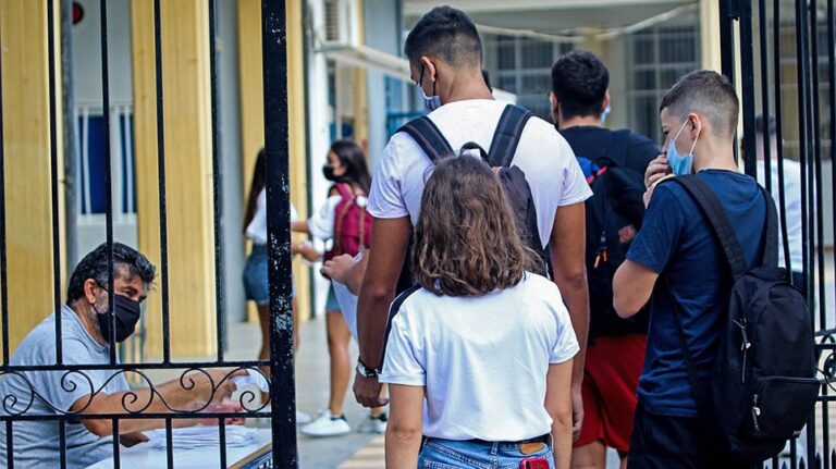 Θολή η εικόνα για το πόσοι εκπαιδευτικοί κάνουν τεστ κορωνοϊού