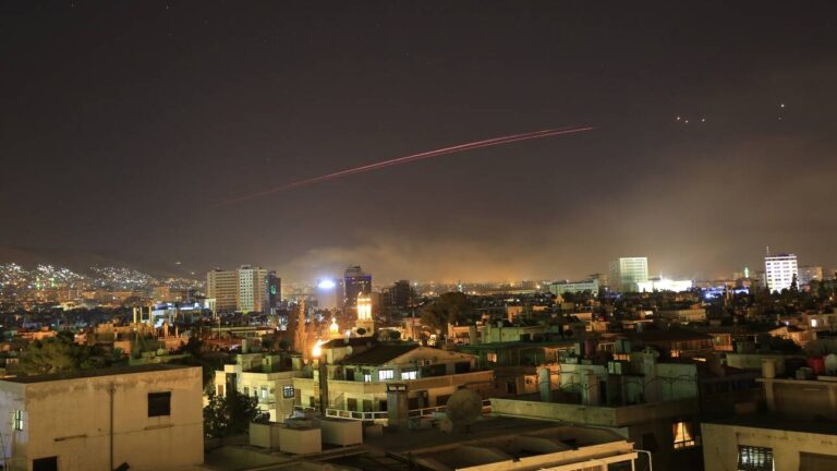 Συρία: 23 νεκροί σε μπαράζ αεροπορικών επιδρομών του Ισραήλ