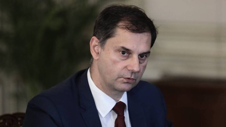 Θεοχάρης: Δεν θα γίνει το πιστοποιητικό εμβολιασμού προϋπόθεση για να ταξιδέψει κάποιος