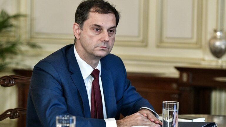Θεοχάρης: Συνεχής στήριξη σε εργαζόμενους και επαγγελματίες στον τουρισμό