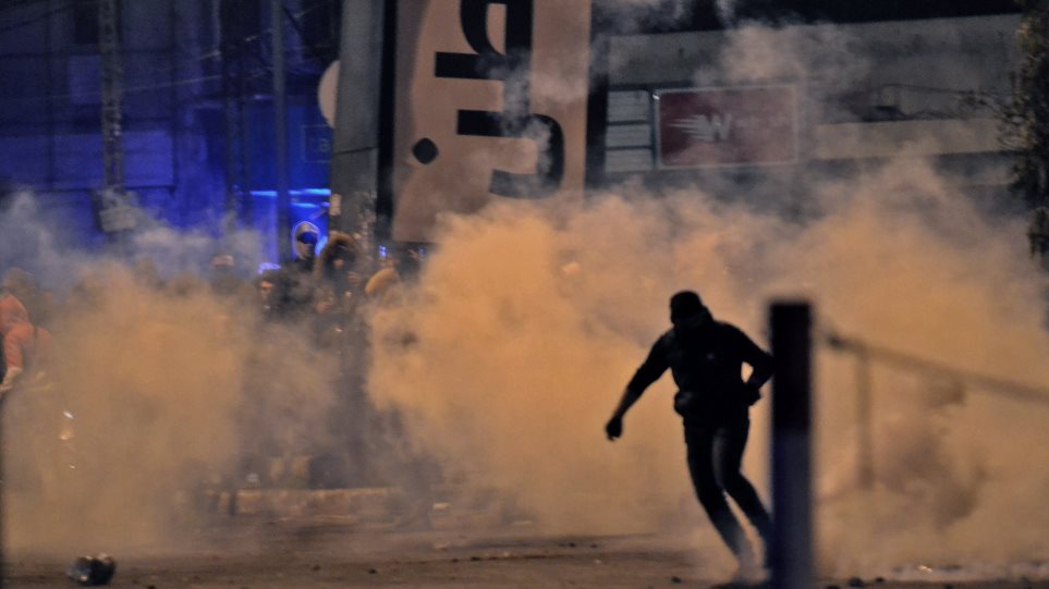 Λίβανος: Συγκρούσεις διαδηλωτών με αστυνομικούς για τα περιοριστικά μέτρα της πανδημίας