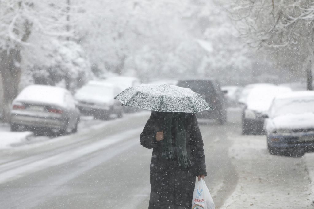 Μετά τους 28 βαθμούς έρχεται … χειμώνας – Χαμηλές θερμοκρασίες και χιόνια μέσα στη βδομάδα