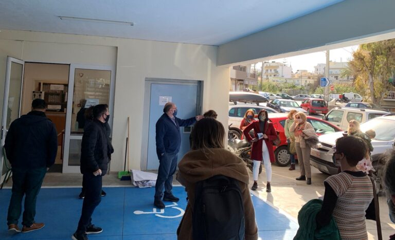 Δίπλα στους εκπαιδευτικούς ο Σωκράτης Βαρδάκης