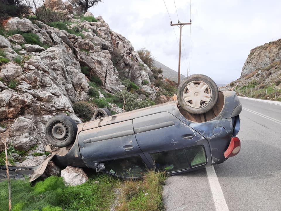 Νέο τροχαίο ατύχημα στην Κρήτη – Όχημα αναποδογύρισε (εικόνες)