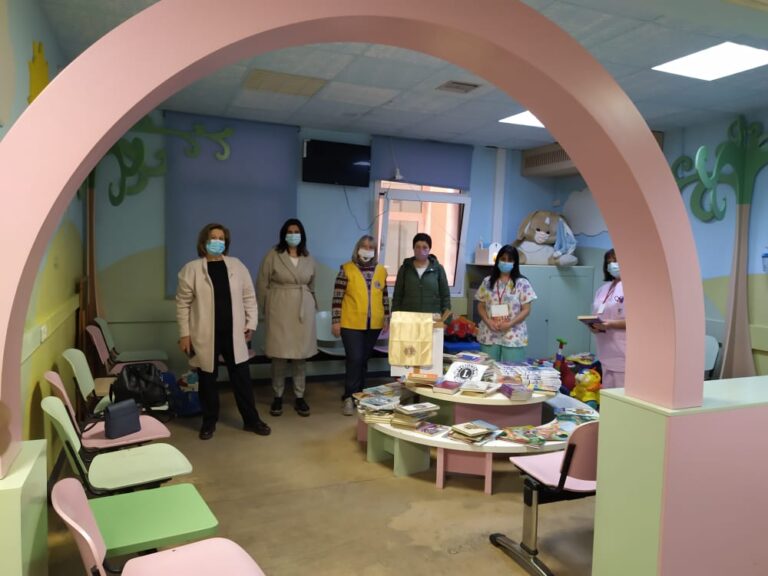 147 βιβλία από τη Λέσχη Lions στην παιδιατρική κλινική του Βενιζελείου