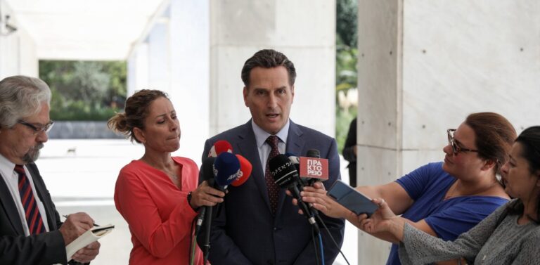 Δημητρακόπουλος: Υπό προϋποθέσεις, δεν είναι αδίκημα το σεξ με 15χρονα παιδιά