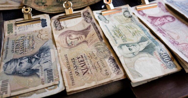 Οι διαρρήκτες προτίμησαν τις δραχμές από τα ευρώ – Δείτε το βίντεο ντοκουμέντο