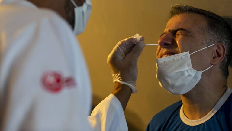 Γουατεμάλα: Σκάνδαλο με την αγορά 30.000 τεστ κορωνοϊού που αποδείχθηκαν πλαστά