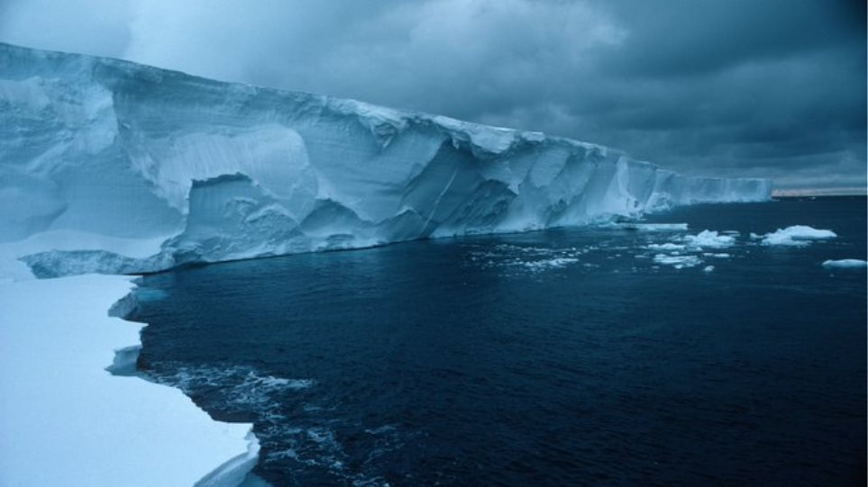 Ένα τεράστιο παγόβουνο 1.270 τετραγωνικών μέτρων αποσπάστηκε από την Ανταρκτική