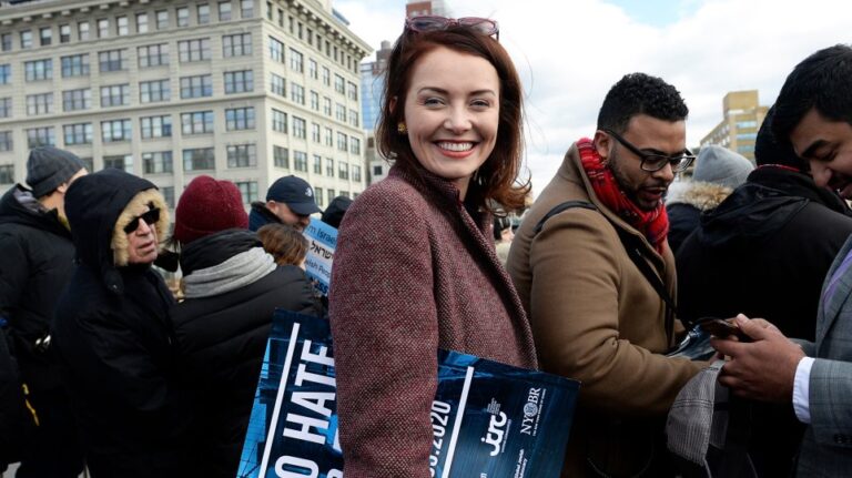 Πρώην βοηθός του Κουόμο τον κατηγορεί για σεξουαλική παρενόχληση