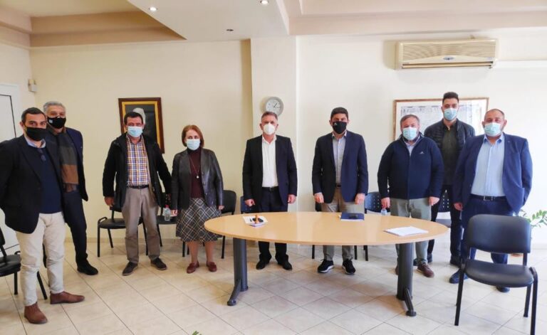 Υπέγραψε ο Αυγενάκης την προγραμματική σύμβαση για την ενεργειακή αναβάθμιση του μικρού κολυμβητηρίου στο Αρκαλοχώρι