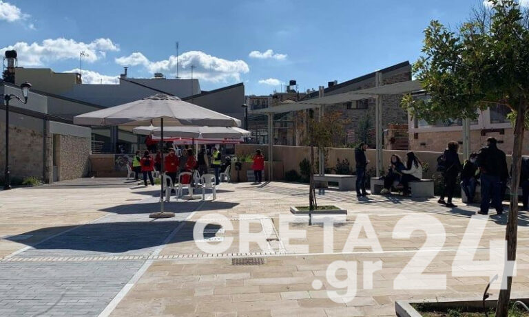 Ηράκλειο: Κοσμοσυρροή για τεστ κορωνοϊού (εικόνες)