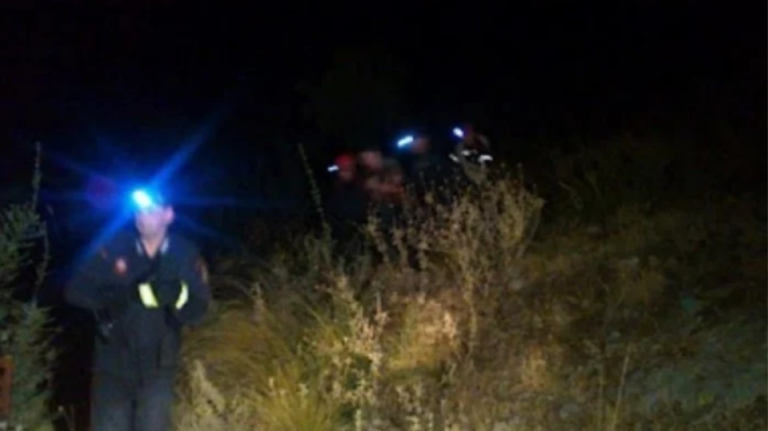 Αγωνία για δύο εγκλωβισμένους σε φαράγγι