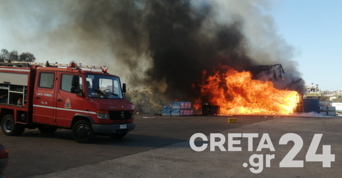 Κρήτη: Φωτιά σε αποθήκη εταιρείας (εικόνες)